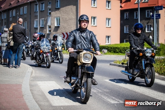 Zdjęcie w galerii na portalu naszraciborz.pl: Inauguracja sezonu motocyklowego w Raciborzu. Przejazd kawalkady trwał 10 minut wiadomości z regionu