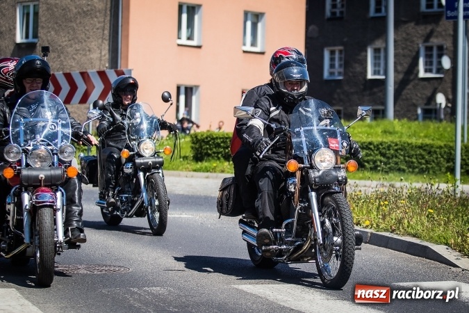Zdjęcie w galerii na portalu naszraciborz.pl: Inauguracja sezonu motocyklowego w Raciborzu. Przejazd kawalkady trwał 10 minut wiadomości z regionu