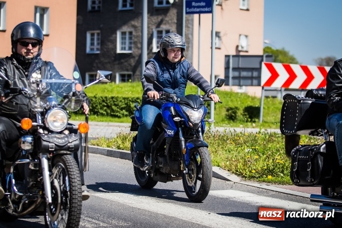 Zdjęcie w galerii na portalu naszraciborz.pl: Inauguracja sezonu motocyklowego w Raciborzu. Przejazd kawalkady trwał 10 minut wiadomości z regionu