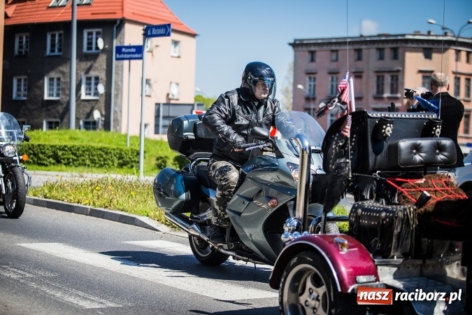 Zdjęcie w galerii na portalu naszraciborz.pl: Inauguracja sezonu motocyklowego w Raciborzu. Przejazd kawalkady trwał 10 minut wiadomości z regionu
