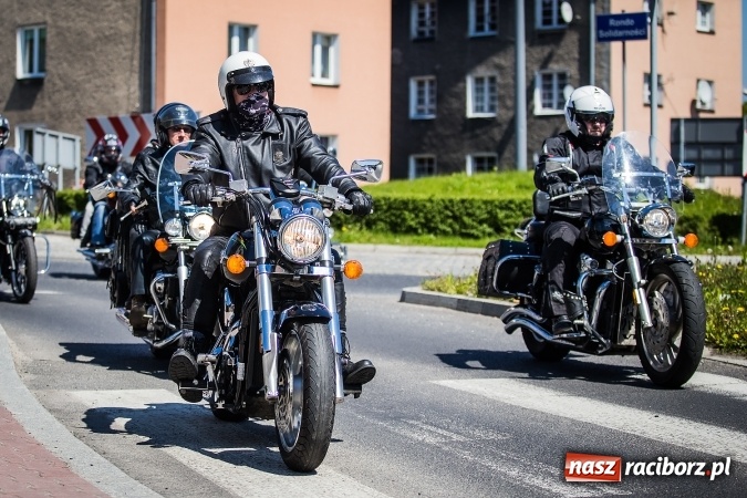Zdjęcie w galerii na portalu naszraciborz.pl: Inauguracja sezonu motocyklowego w Raciborzu. Przejazd kawalkady trwał 10 minut wiadomości z regionu