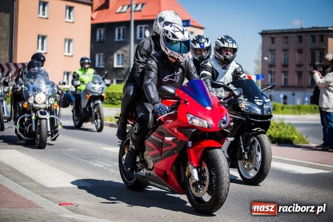 Zdjęcie w galerii na portalu naszraciborz.pl: Inauguracja sezonu motocyklowego w Raciborzu. Przejazd kawalkady trwał 10 minut wiadomości z regionu