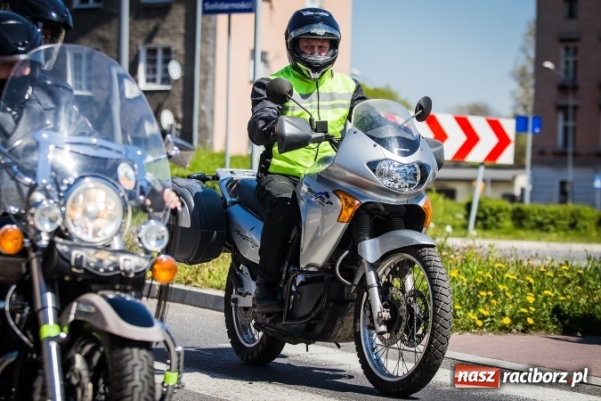 Zdjęcie w galerii na portalu naszraciborz.pl: Inauguracja sezonu motocyklowego w Raciborzu. Przejazd kawalkady trwał 10 minut wiadomości z regionu