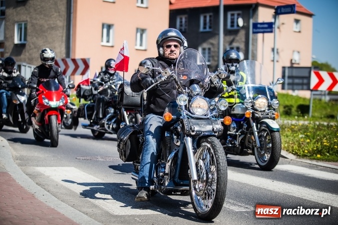 Zdjęcie w galerii na portalu naszraciborz.pl: Inauguracja sezonu motocyklowego w Raciborzu. Przejazd kawalkady trwał 10 minut wiadomości z regionu