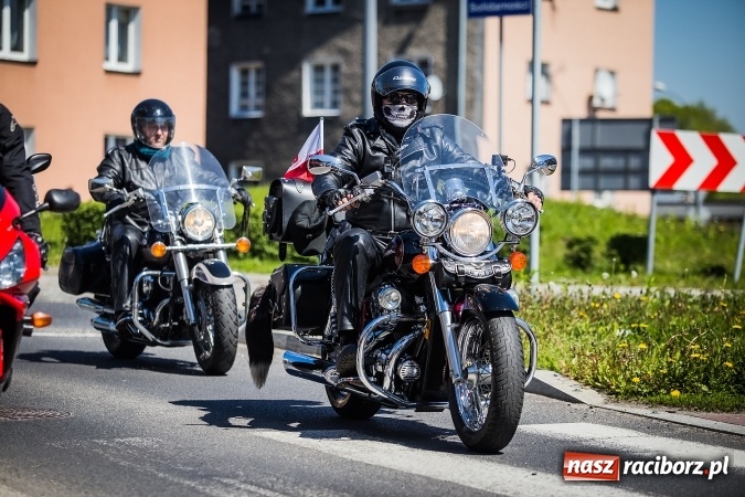 Zdjęcie w galerii na portalu naszraciborz.pl: Inauguracja sezonu motocyklowego w Raciborzu. Przejazd kawalkady trwał 10 minut wiadomości z regionu