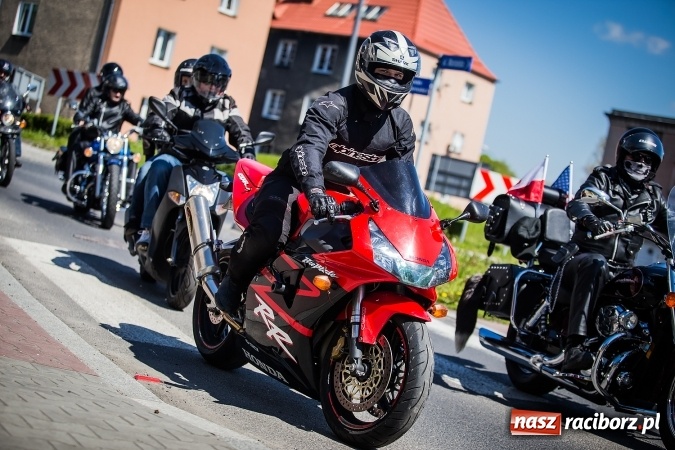 Zdjęcie w galerii na portalu naszraciborz.pl: Inauguracja sezonu motocyklowego w Raciborzu. Przejazd kawalkady trwał 10 minut wiadomości z regionu
