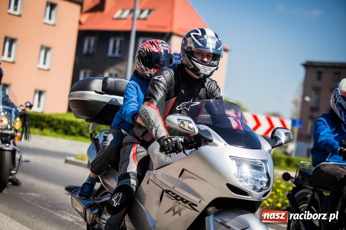 Zdjęcie w galerii na portalu naszraciborz.pl: Inauguracja sezonu motocyklowego w Raciborzu. Przejazd kawalkady trwał 10 minut wiadomości z regionu