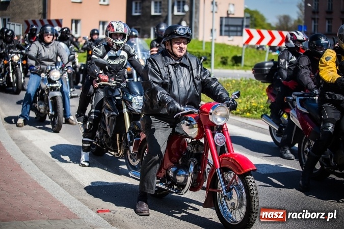 Zdjęcie w galerii na portalu naszraciborz.pl: Inauguracja sezonu motocyklowego w Raciborzu. Przejazd kawalkady trwał 10 minut wiadomości z regionu