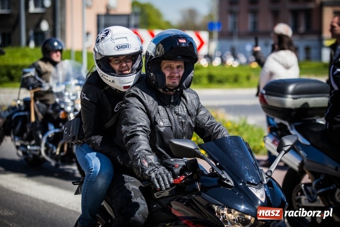 Zdjęcie w galerii na portalu naszraciborz.pl: Inauguracja sezonu motocyklowego w Raciborzu. Przejazd kawalkady trwał 10 minut wiadomości z regionu