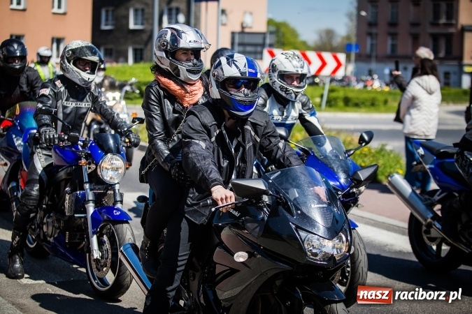 Zdjęcie w galerii na portalu naszraciborz.pl: Inauguracja sezonu motocyklowego w Raciborzu. Przejazd kawalkady trwał 10 minut wiadomości z regionu