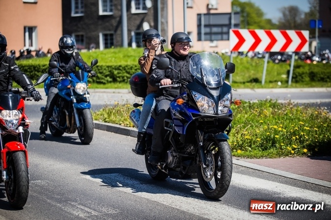 Zdjęcie w galerii na portalu naszraciborz.pl: Inauguracja sezonu motocyklowego w Raciborzu. Przejazd kawalkady trwał 10 minut wiadomości z regionu