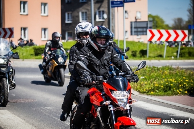 Zdjęcie w galerii na portalu naszraciborz.pl: Inauguracja sezonu motocyklowego w Raciborzu. Przejazd kawalkady trwał 10 minut wiadomości z regionu