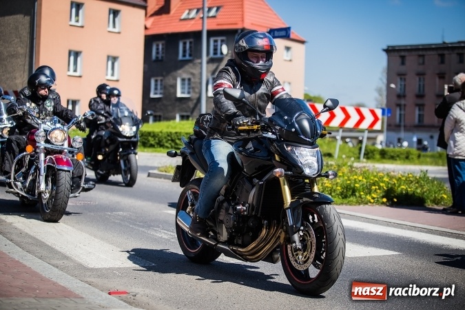 Zdjęcie w galerii na portalu naszraciborz.pl: Inauguracja sezonu motocyklowego w Raciborzu. Przejazd kawalkady trwał 10 minut wiadomości z regionu
