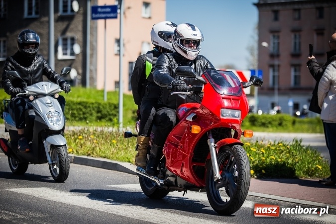Zdjęcie w galerii na portalu naszraciborz.pl: Inauguracja sezonu motocyklowego w Raciborzu. Przejazd kawalkady trwał 10 minut wiadomości z regionu