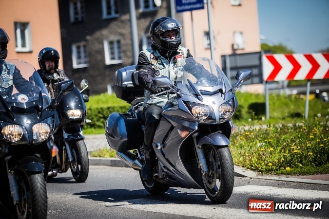 Zdjęcie w galerii na portalu naszraciborz.pl: Inauguracja sezonu motocyklowego w Raciborzu. Przejazd kawalkady trwał 10 minut wiadomości z regionu