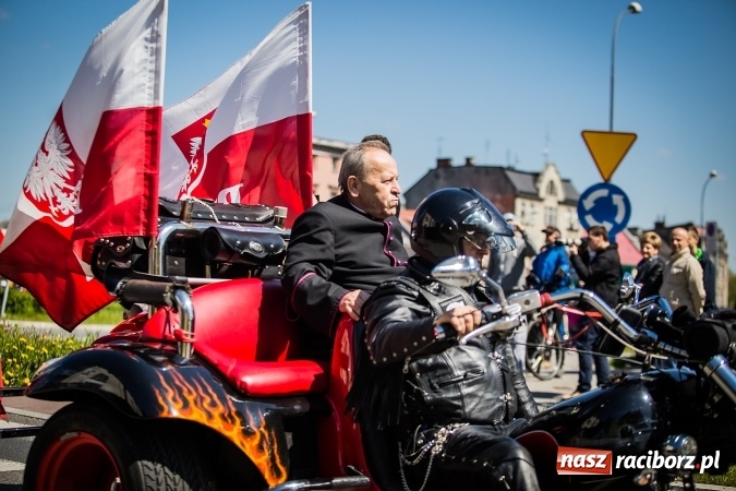 Zdjęcie w galerii na portalu naszraciborz.pl: Inauguracja sezonu motocyklowego w Raciborzu. Przejazd kawalkady trwał 10 minut wiadomości z regionu
