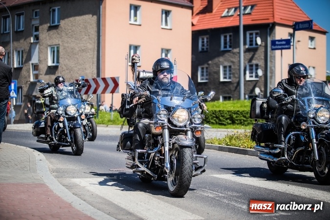 Zdjęcie w galerii na portalu naszraciborz.pl: Inauguracja sezonu motocyklowego w Raciborzu. Przejazd kawalkady trwał 10 minut wiadomości z regionu