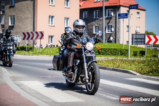 Zdjęcie w galerii na portalu naszraciborz.pl: Inauguracja sezonu motocyklowego w Raciborzu. Przejazd kawalkady trwał 10 minut wiadomości z regionu