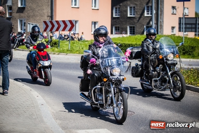 Zdjęcie w galerii na portalu naszraciborz.pl: Inauguracja sezonu motocyklowego w Raciborzu. Przejazd kawalkady trwał 10 minut wiadomości z regionu