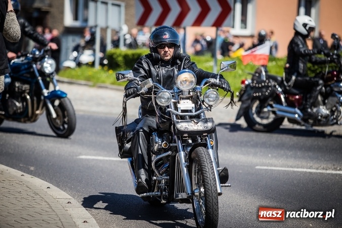 Zdjęcie w galerii na portalu naszraciborz.pl: Inauguracja sezonu motocyklowego w Raciborzu. Przejazd kawalkady trwał 10 minut wiadomości z regionu