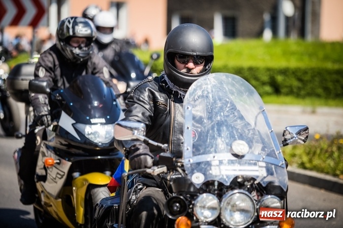 Zdjęcie w galerii na portalu naszraciborz.pl: Inauguracja sezonu motocyklowego w Raciborzu. Przejazd kawalkady trwał 10 minut wiadomości z regionu