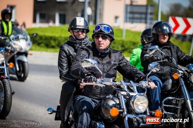 Zdjęcie w galerii na portalu naszraciborz.pl: Inauguracja sezonu motocyklowego w Raciborzu. Przejazd kawalkady trwał 10 minut wiadomości z regionu