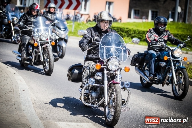 Zdjęcie w galerii na portalu naszraciborz.pl: Inauguracja sezonu motocyklowego w Raciborzu. Przejazd kawalkady trwał 10 minut wiadomości z regionu
