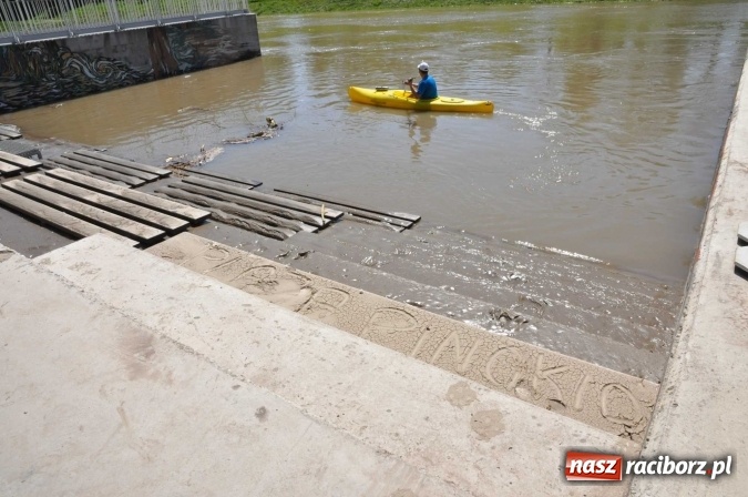 Zdjęcie w galerii na portalu naszraciborz.pl: Bulwary czeka teraz wielkie sprzątanie - przystań i plaża po wezbraniu Odry wiadomości z regionu