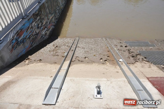 Zdjęcie w galerii na portalu naszraciborz.pl: Bulwary czeka teraz wielkie sprzątanie - przystań i plaża po wezbraniu Odry wiadomości z regionu