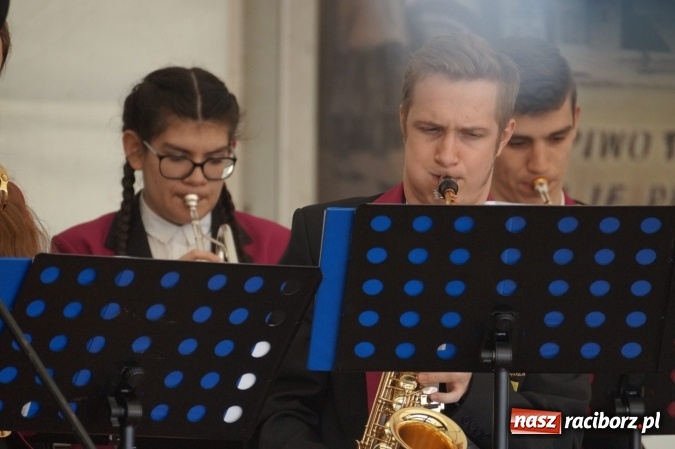 Zdjęcie w galerii na portalu naszraciborz.pl: Wystartowała wielka majówka w Nędzy  wiadomości z regionu