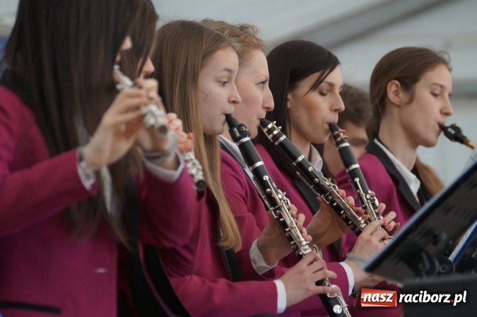 Zdjęcie w galerii na portalu naszraciborz.pl: Wystartowała wielka majówka w Nędzy  wiadomości z regionu