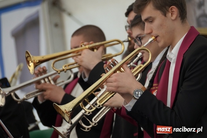Zdjęcie w galerii na portalu naszraciborz.pl: Wystartowała wielka majówka w Nędzy  wiadomości z regionu