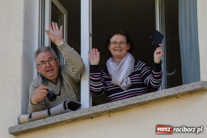 Zdjęcie w galerii na portalu naszraciborz.pl: Przez pola i łąki - korowód na Konnej Majówce w Kornicach wiadomości z regionu