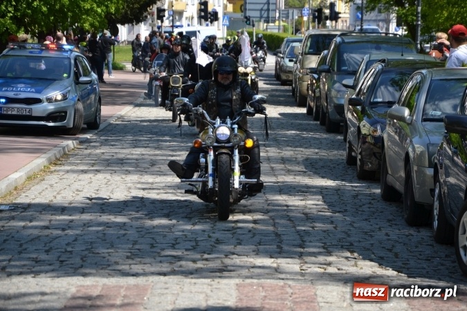 Zdjęcie w galerii na portalu naszraciborz.pl: Inauguracja sezonu motocyklowego w Raciborzu – festyn na Zamku Piastowskim wiadomości z regionu
