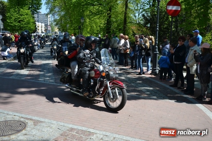 Zdjęcie w galerii na portalu naszraciborz.pl: Inauguracja sezonu motocyklowego w Raciborzu – festyn na Zamku Piastowskim wiadomości z regionu