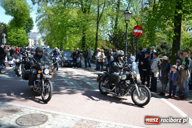 Zdjęcie w galerii na portalu naszraciborz.pl: Inauguracja sezonu motocyklowego w Raciborzu – festyn na Zamku Piastowskim wiadomości z regionu