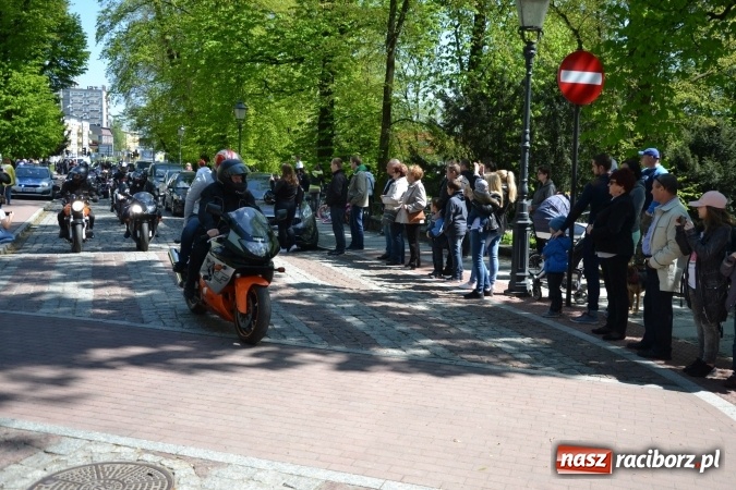 Zdjęcie w galerii na portalu naszraciborz.pl: Inauguracja sezonu motocyklowego w Raciborzu – festyn na Zamku Piastowskim wiadomości z regionu