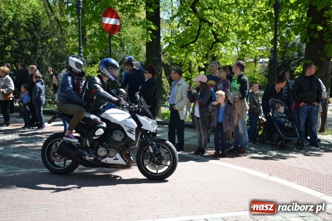 Zdjęcie w galerii na portalu naszraciborz.pl: Inauguracja sezonu motocyklowego w Raciborzu – festyn na Zamku Piastowskim wiadomości z regionu
