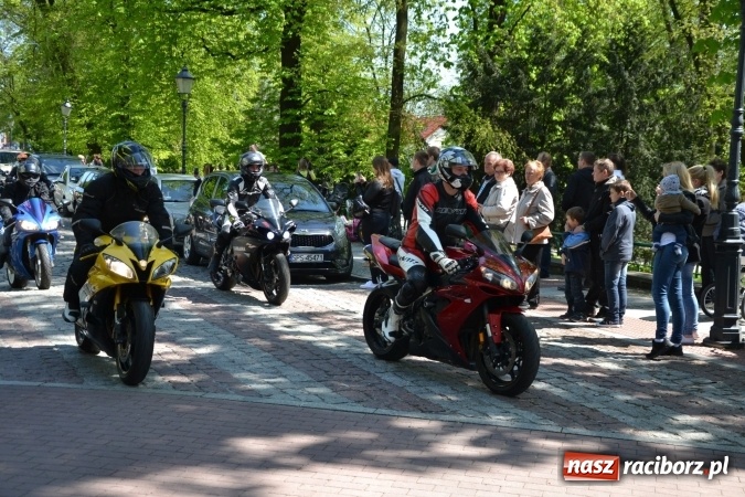 Zdjęcie w galerii na portalu naszraciborz.pl: Inauguracja sezonu motocyklowego w Raciborzu – festyn na Zamku Piastowskim wiadomości z regionu