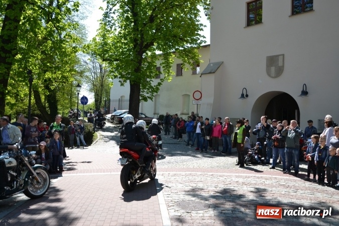 Zdjęcie w galerii na portalu naszraciborz.pl: Inauguracja sezonu motocyklowego w Raciborzu – festyn na Zamku Piastowskim wiadomości z regionu