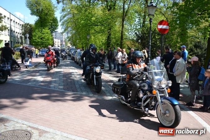 Zdjęcie w galerii na portalu naszraciborz.pl: Inauguracja sezonu motocyklowego w Raciborzu – festyn na Zamku Piastowskim wiadomości z regionu