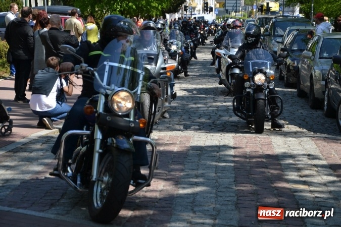 Zdjęcie w galerii na portalu naszraciborz.pl: Inauguracja sezonu motocyklowego w Raciborzu – festyn na Zamku Piastowskim wiadomości z regionu