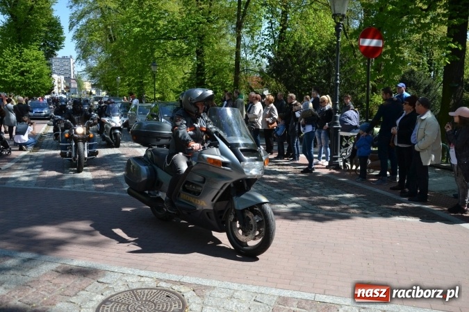 Zdjęcie w galerii na portalu naszraciborz.pl: Inauguracja sezonu motocyklowego w Raciborzu – festyn na Zamku Piastowskim wiadomości z regionu
