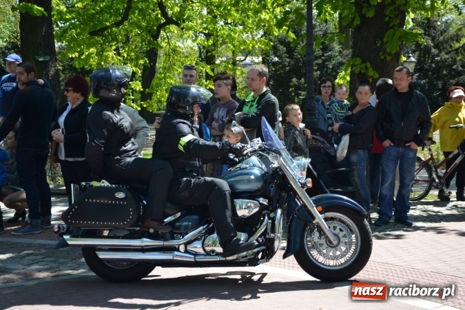 Zdjęcie w galerii na portalu naszraciborz.pl: Inauguracja sezonu motocyklowego w Raciborzu – festyn na Zamku Piastowskim wiadomości z regionu