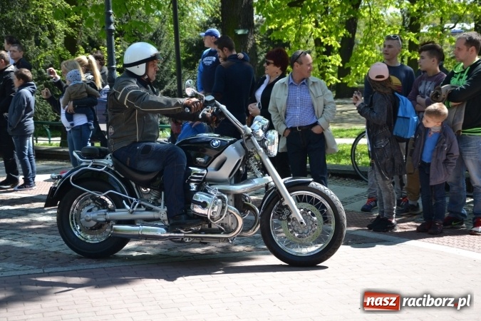 Zdjęcie w galerii na portalu naszraciborz.pl: Inauguracja sezonu motocyklowego w Raciborzu – festyn na Zamku Piastowskim wiadomości z regionu