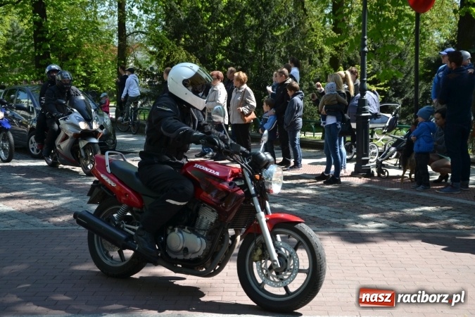 Zdjęcie w galerii na portalu naszraciborz.pl: Inauguracja sezonu motocyklowego w Raciborzu – festyn na Zamku Piastowskim wiadomości z regionu