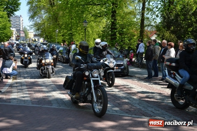 Zdjęcie w galerii na portalu naszraciborz.pl: Inauguracja sezonu motocyklowego w Raciborzu – festyn na Zamku Piastowskim wiadomości z regionu