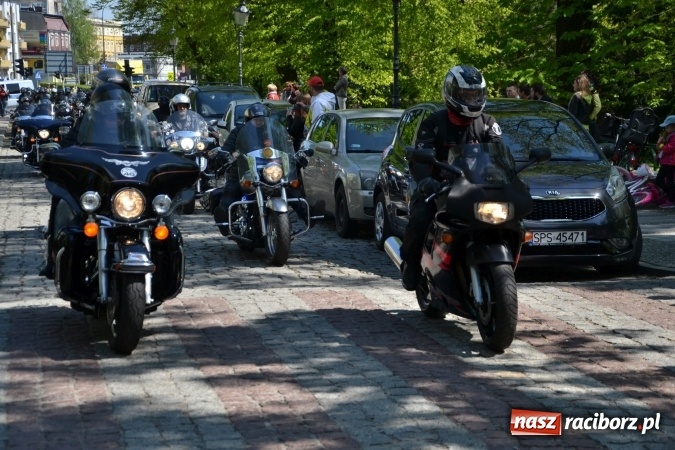 Zdjęcie w galerii na portalu naszraciborz.pl: Inauguracja sezonu motocyklowego w Raciborzu – festyn na Zamku Piastowskim wiadomości z regionu