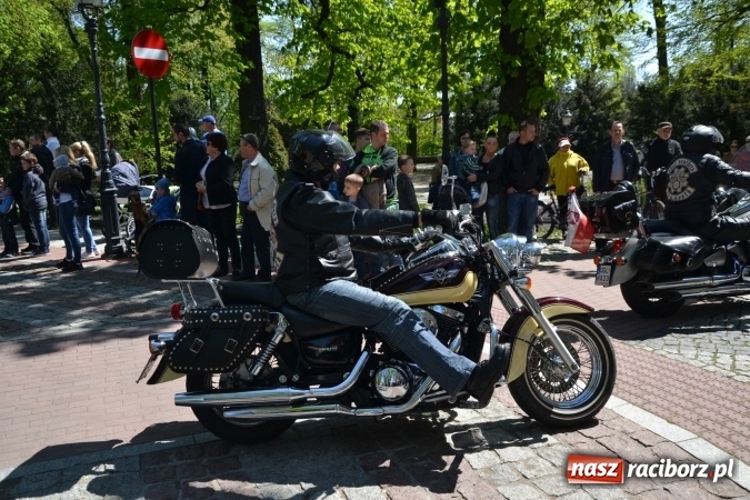 Zdjęcie w galerii na portalu naszraciborz.pl: Inauguracja sezonu motocyklowego w Raciborzu – festyn na Zamku Piastowskim wiadomości z regionu