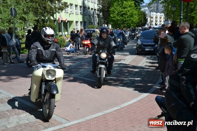 Zdjęcie w galerii na portalu naszraciborz.pl: Inauguracja sezonu motocyklowego w Raciborzu – festyn na Zamku Piastowskim wiadomości z regionu